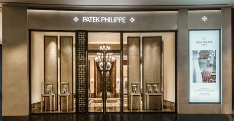 Patek Philippe Boutique – PMT The Hour Glass.